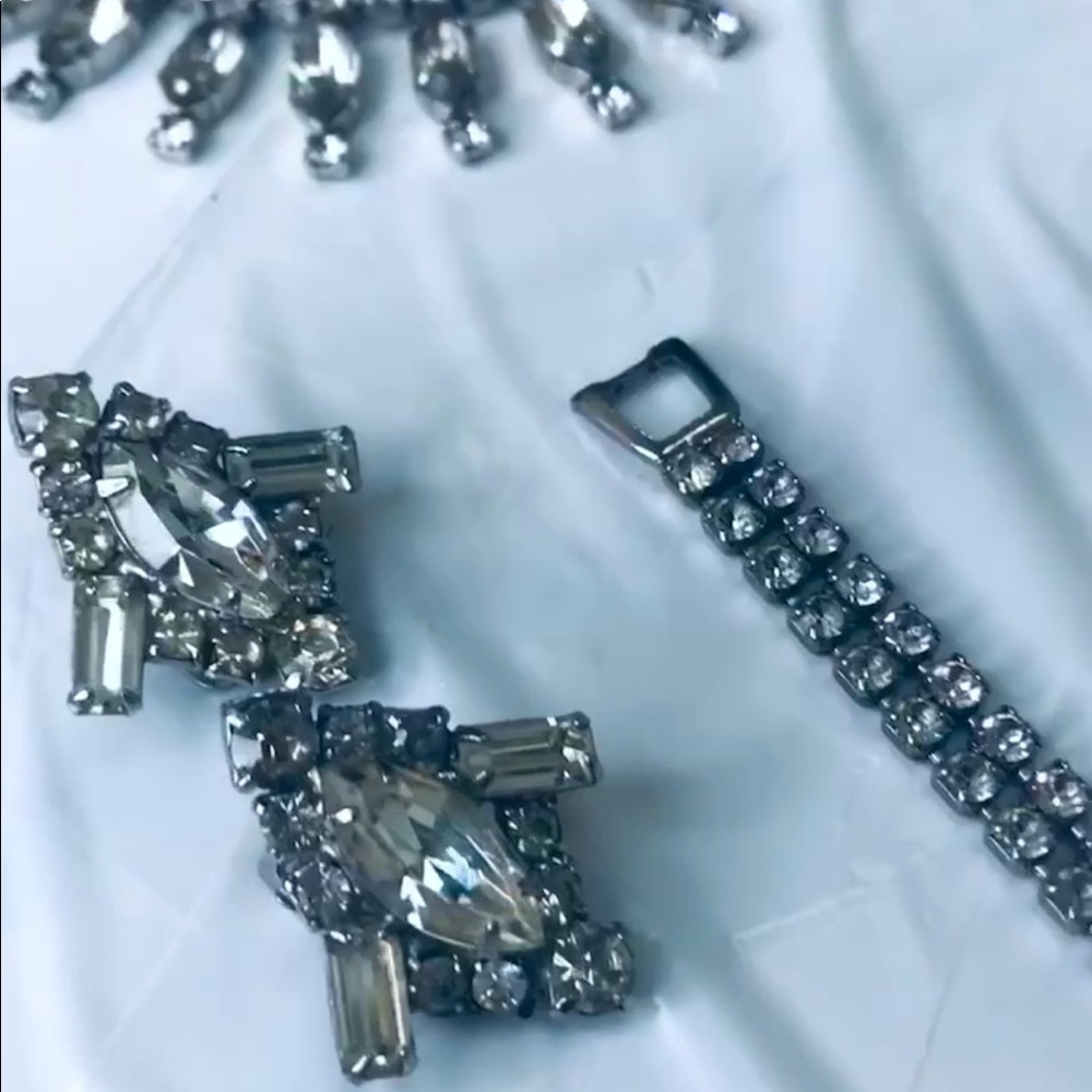 Curating Vintage Jewelry